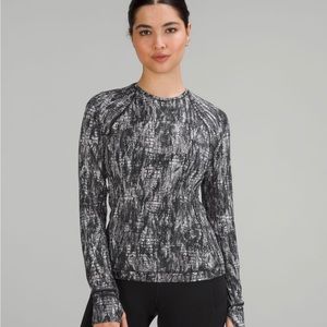 Black and white rulu run lululemon top